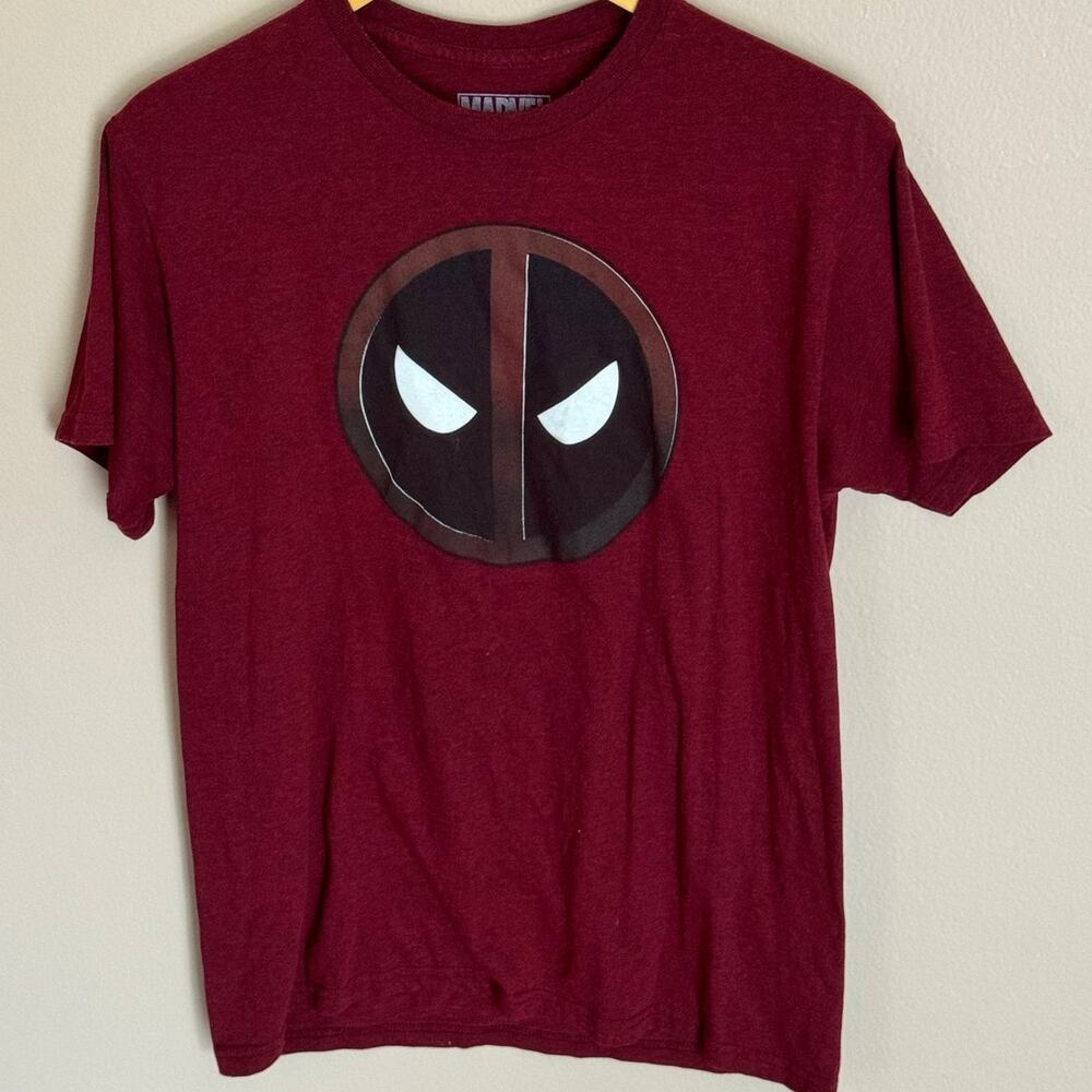 Marvel Deadpool Red T-shirt Medium